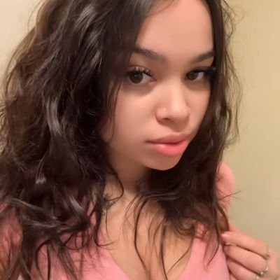 Tiffanykat89193's profile picture. Can I get a follow back😌