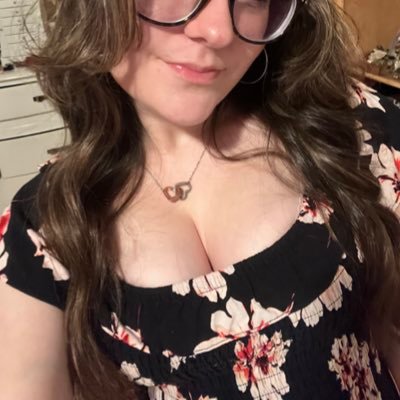 🌈she/they💅🏻 🥂21 year old switch but i lean soft dom😈 🏳️🌈🥞all genders lover but taken by my lil subby pussy boy😝 ⚠️⚠️⚠️I DON’T SEND NUDES‼️‼️‼️‼️
