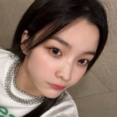 AzaliEshra35701's profile picture. 