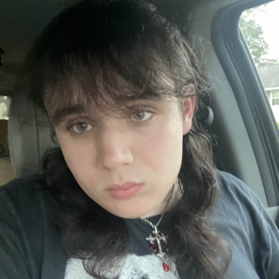 20 | aspiring filmmaker | i feel like i know her, but sometimes my arms bend back