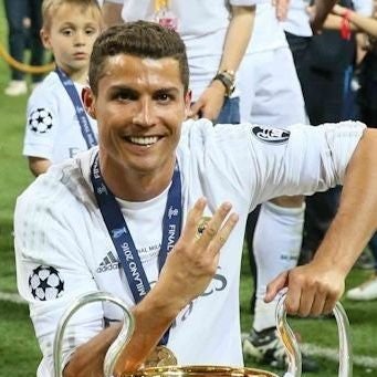 iwa3721's profile picture. CロナウドとReal Madridが好き
フォローお願いします