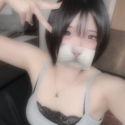 またまたぁ凍結🧊😂 アカウント6回目😭 💔 名古屋の栄で独立して2年目☺️ 私の事を知ってる人はフォロー下さい🫶フォロバします🌠 ちょくちょくまた投稿していきます 爬虫類🦎大好き💕
