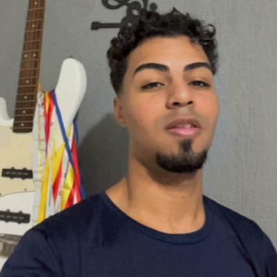 Aqui n tem poha nenhuma
eu não quero pessoas que me conhecem aqui, já são um pé no saco no dia a dia, me dá um tempo