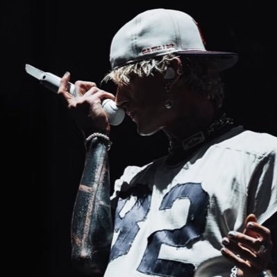 5irvuc's profile picture. You sleep all day and drive out in LA It isn't safe #MGK #YNWA #DJ20 #AP11 #CodyRhodes #Jamorant