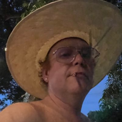 Wool advocate. NYT best selling author of ‘Settin’ My White Ass Down’ and ‘From Player to Pimp: A Raggedy Auntie Story’