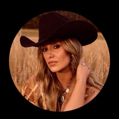 Fan page dedicated to Lainey wilson 🎶 Spreading the love for his music & message 💯 🌺 Fan page 🌟