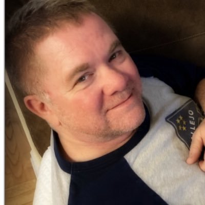 Illinois boy, Editor/Columnist. My love of 40 years: Grace. Joy: 2 sons. FSU grad. Hero: Boss. Teams: Cubs/Bears/Irish/Bulls/Hawks. Politics: Truth/Decency.