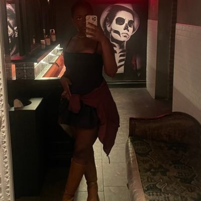 Prada_bby0's profile picture. vrouw in haar bloei | 25 | taurus sun, scorpio moon, cancer rising. | cool thots 4 free | aspiring political theorist