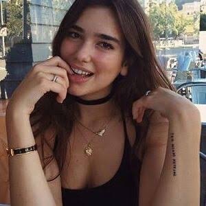mavialencar's profile picture. 