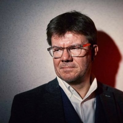 Minister Brussel-Bruxelles-Brussels: Financiën, Budget, Multilingualism, Fonction Publique, Nederlandstalig Onderwijs. Liberal @OpenVldBrussel #Jette 🔴⚽️⚫️