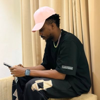 Sounds🎵, Soul🫀 & Magic 🪄 Afro-fusion Genius 🖊🎧🎤 IG - @iam_skeeny Producer🥁🎹, Singer , Songwriter 🖊️ 🎙️🎧🔊