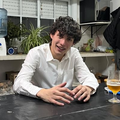 mi corazón es la casa de Ariel Ortega. la forma es el mensaje. La resignación es un suicidio permanente.