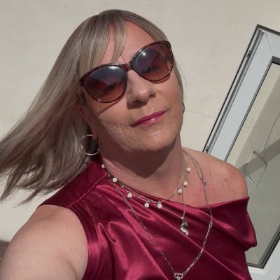 A recently separated transgender girl from London. Slowly showing the world who she really is. ❤️❤️💋💋🏳️⚧️