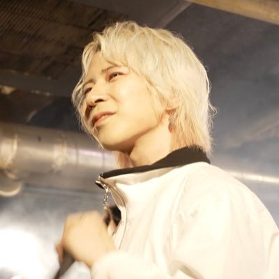 yours_yua's profile picture. JUNK MARTINI @JunkMartini｜Début Single『Room - 404』▷ MV: https://t.co/L2bSJDx8jV｜イベント出演,作曲,編曲,レコーディング,ギターサポート,レッスンなどご依頼 ▷ yourstudio.rm@gmail.com