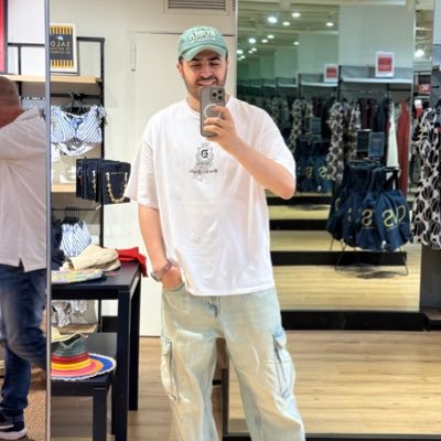 HajirMoradi's profile picture. •Kurd   •Dentistry stu  •Dreamer