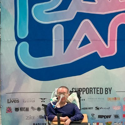 いろんなアイドルグループが大好きなDDヲタク
知っているヲタクから挨拶くれたら喜びます
月40時間/2人分の重度介護で現場行きます