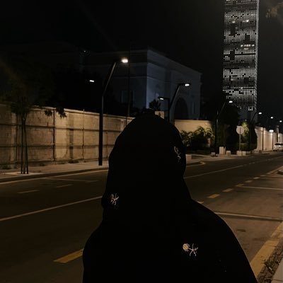 ابْنَةُ الْأَحْرُفِ وَرَبِيبَةُ الْكُتُبِ.
