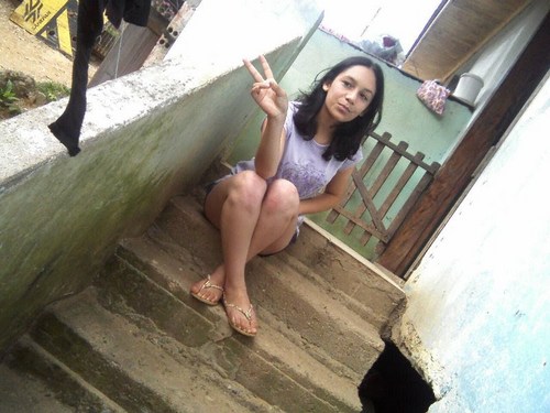 a maiorias das princesas estão escondidas atras de tenis, e principalmente nos sonhos, elas tmb sonham com o principe encantado, mas sabem q eles nao existem...
