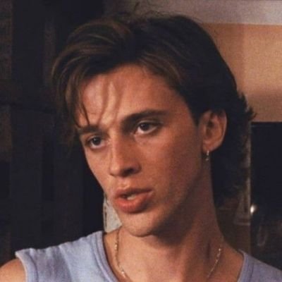 tisthesouvenir's profile picture. .
