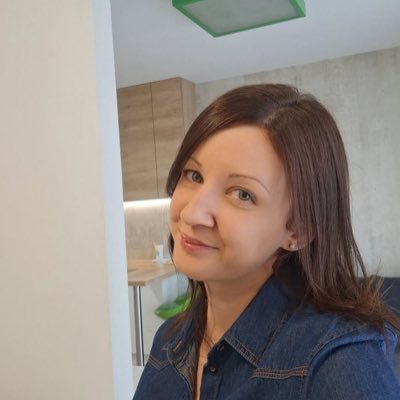 JarandLina42217's profile picture. English language