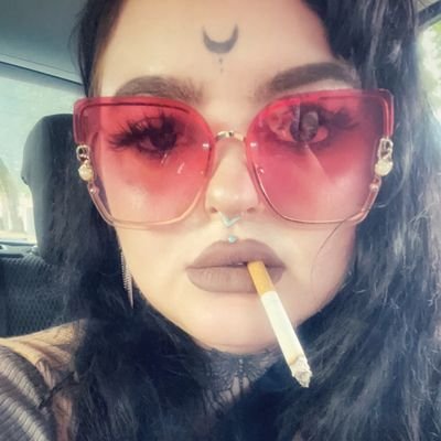 Weird, schizophrenic, magical being! 🔮 I might have an altered view of reality, but that doesn't mean my voice shouldn't be heard. @itsTedTheRed ♥️