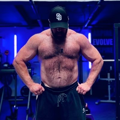A sport loving ex footballer and cricketer that got a bit fat! Now in my forties, loving lifting, competing and coaching. WPC World Bench Press Champion M2 🌎🏆