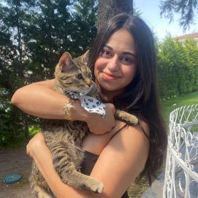Deniz analarının gözlerini çaldım sana bakmak için