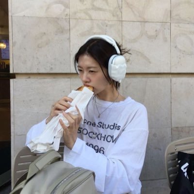 nara_diary0's profile picture. ·.༄࿔ student studying for the 2st round exams