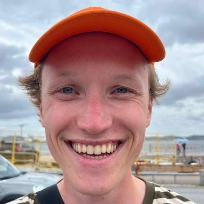 • Ordförande @lufsthlm och ledamot @lufswe
• Utbildningsnämnden i Stockholm (L)
• Utbildad civilingenjör och mattelärare