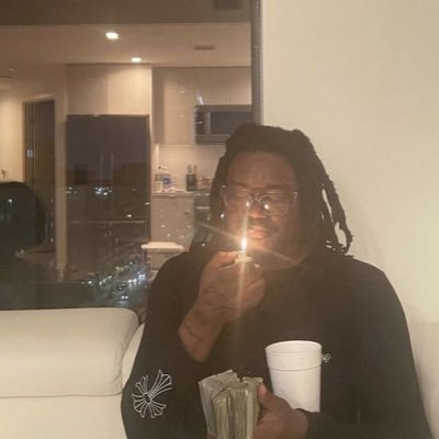 jsxrz_'s profile picture. hi i’m josh & i’m new to twitter #feminist