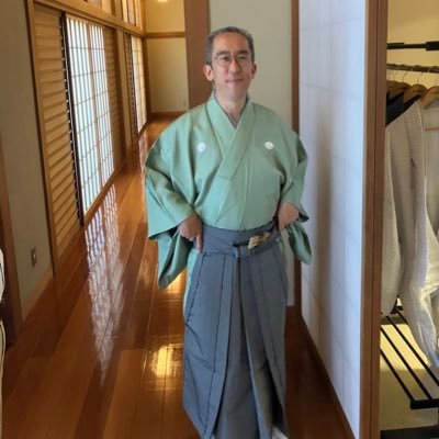 山梨県甲府市出身。観世流シテ方。3歳の時に能面『般若』と出会ったのをきっかけに『能』が好きになり、10歳の時に「自分は能楽師になる!」と決めた不思議な人間。東京・山梨を往復しつつ、能楽普及に全力投球! リトグリにハマって8年目のガオラー能楽師。ミカ推し🍊能楽【談】ディズムメンバー。