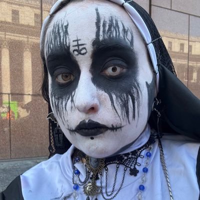 🥀|| 23 year old haunted porcelain doll trapped inside a flesh suit || she/they ||🥀 NYC MSG RITUAL 7/22/25! FULL CIRCLE MOMENT 🦇🦇🦇