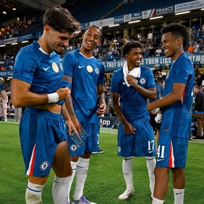 Passionate about football related issues, most especially Chelsea football clubšš#watch a game at Stamford Bridge is my Ultimate dream in Football