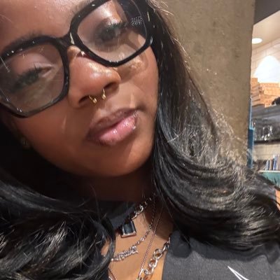 janelllove17's profile picture. 