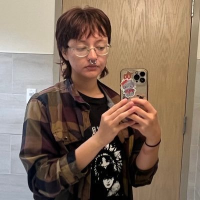 daniimelody's profile picture. theyhe 23 ☆ made of crushed little stars