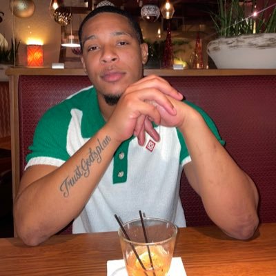 TarickWilliamz's profile picture. 🇸🇽 Sneaker Collector & Seller @HypedRestock on IG