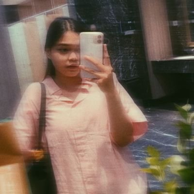 redrrrosee's profile picture. gabut. mmfff berisik.