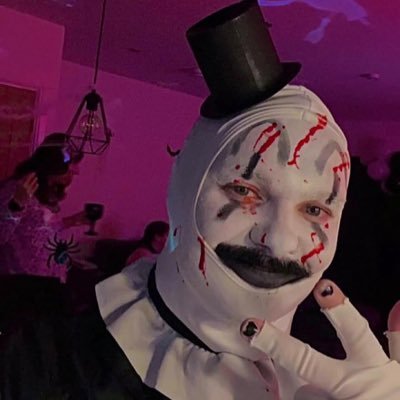 i'm not dead i only dress that way. slut for all things horror ✍🏻