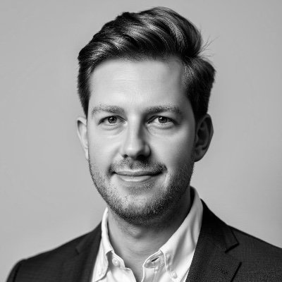 dennishuebert's profile picture. Former VP Ops (Fintech). Exploring AI, systems thinking & fundraising strategy. Sharing practical insights for founders & operators (DE/EN).