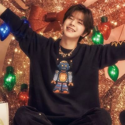 hello! I'm Ezekiel but you can call me Zeke for short I love kpop my favorite groups are Twice, SKZ, YoungPosse and ITZY! I love dogs my fav breed is Frenchies!