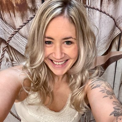 I'm a white chubby girl that likes to have fun. I also like going to the gym.
