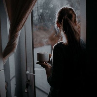 . حس ات می کنم نه در نزدیکی رگهایم بلکه در رگهایم .... ادب مرد به ز دولت اوست💚