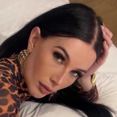 Trans girl 🥰 | Your next favorite distraction 💕 | Hit me up and lets know each other a little better! 💕⬇️⬇️ https://t.co/UoIFWdcXX8