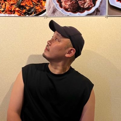 ボウズにしました。後悔はしてません。夏感満載の背景にしてますが冬の方が好き。podcastやってます。良かったら聞いてください😊→アタシロラジオ