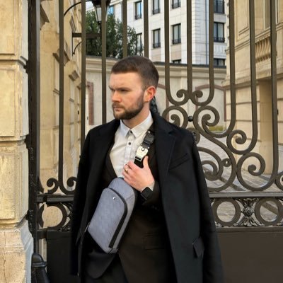Science po-Lille 🇫🇷/ WSU🇺🇸/@Paris_Dauphine/ Annecy💈 a political science student doing fashion