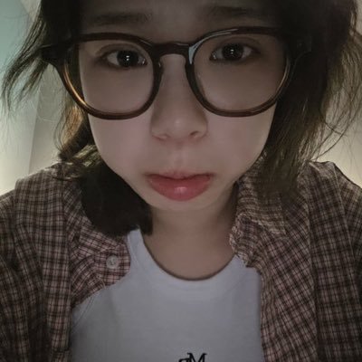 Yanni88122444's profile picture. #채원 #민주 #유진 #류진 #정원 #이로하 #유우시