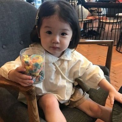 OEwVmrc6e9cMx7's profile picture. 