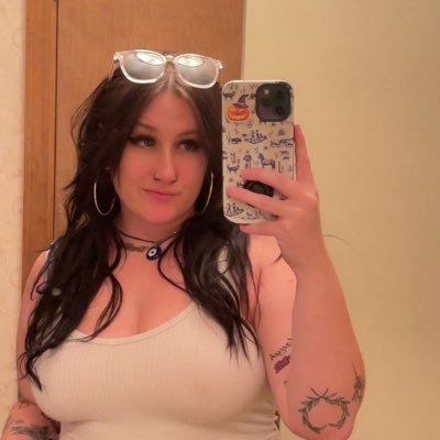 cavs fan | numetal enthusiast | hair stylist | average fun haver |