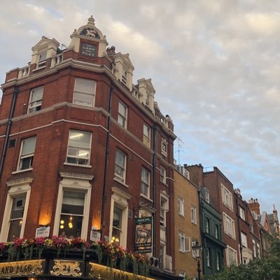 Alnoor_qttr's profile picture. شموخي يرفعني فوق كل الظنون، وثقتي بنفسي سرّ حضوري .