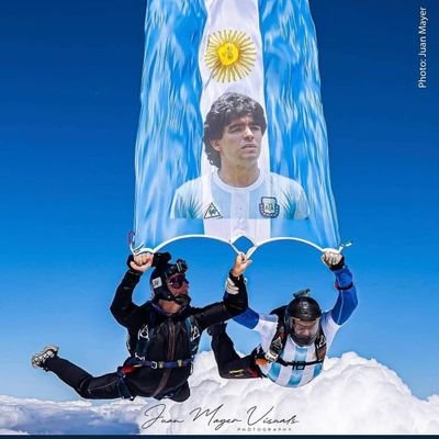 Papa de 2 bellas hijas, Sigo mis ideales, Peronista de Ley, Hincha del Rey de Copas, y Maradoniano hasta la médula.